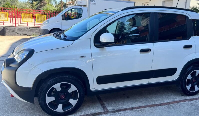 Fiat Panda Cross Hybrid pieno
