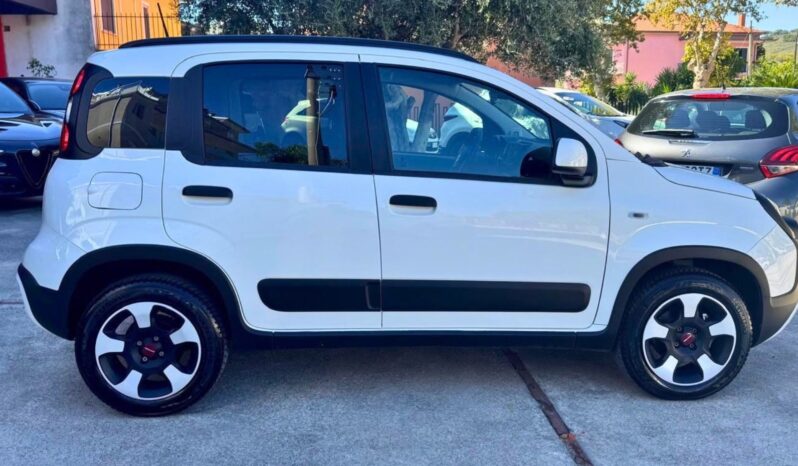 Fiat Panda Cross Hybrid pieno